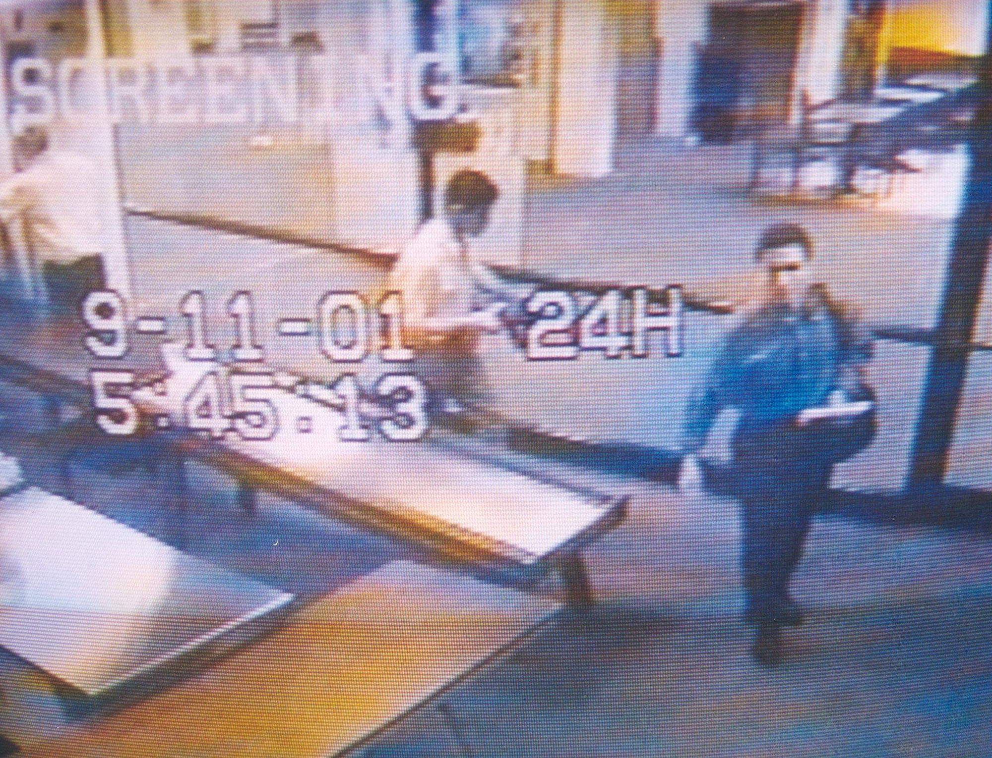 Atta_in_airport.jpg