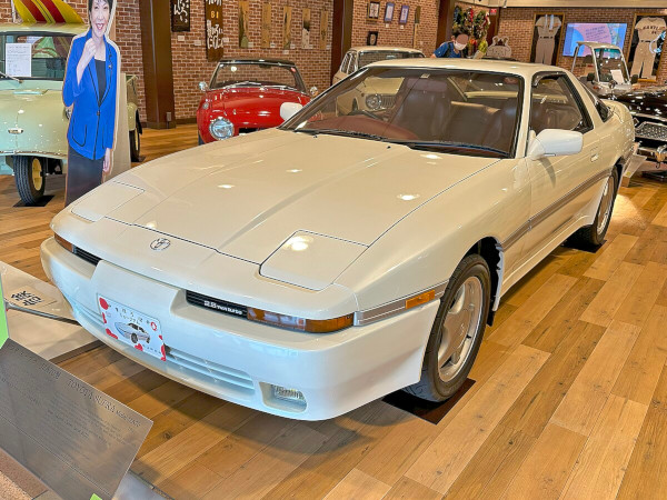 The_frontview_of_Toyota_SUPRA_2.5GT_TWIN_turbo_LIMITED_mid-year_1991_that_Sanae_Takaichi_used_...jpg