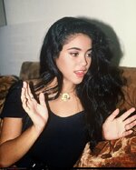 shakira-1992-v0-rzkl1vojadw31.jpg