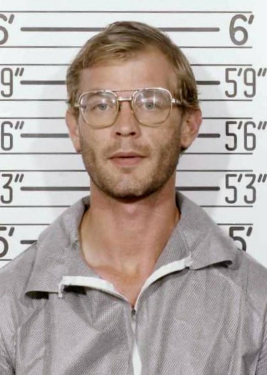 Jeffrey_Dahmer_Milwaukee_Police_1991_mugshot.jpg